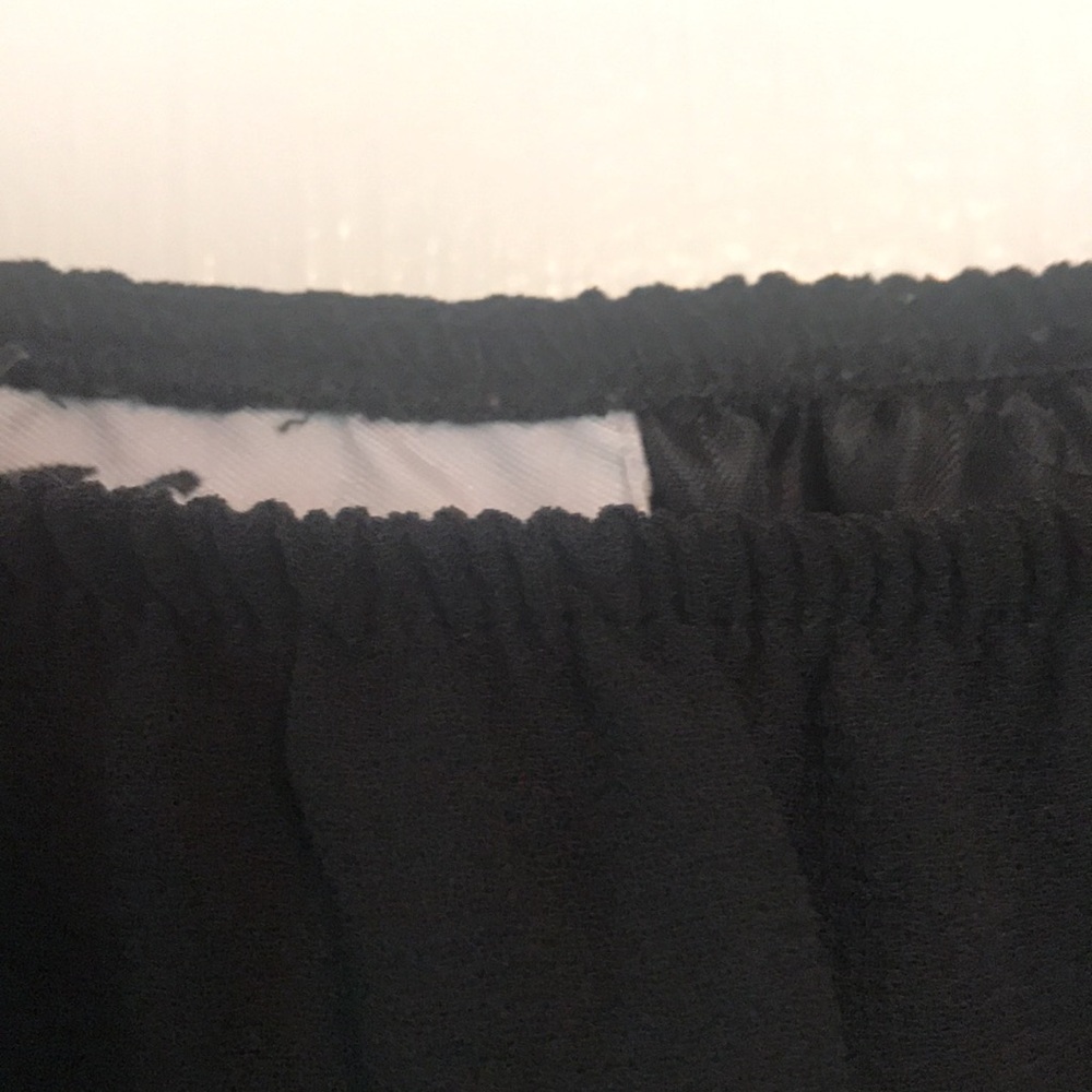 Black 🖤 Ladies skirt. Elastic waist, ruffle hem. - Picture 4 of 4
